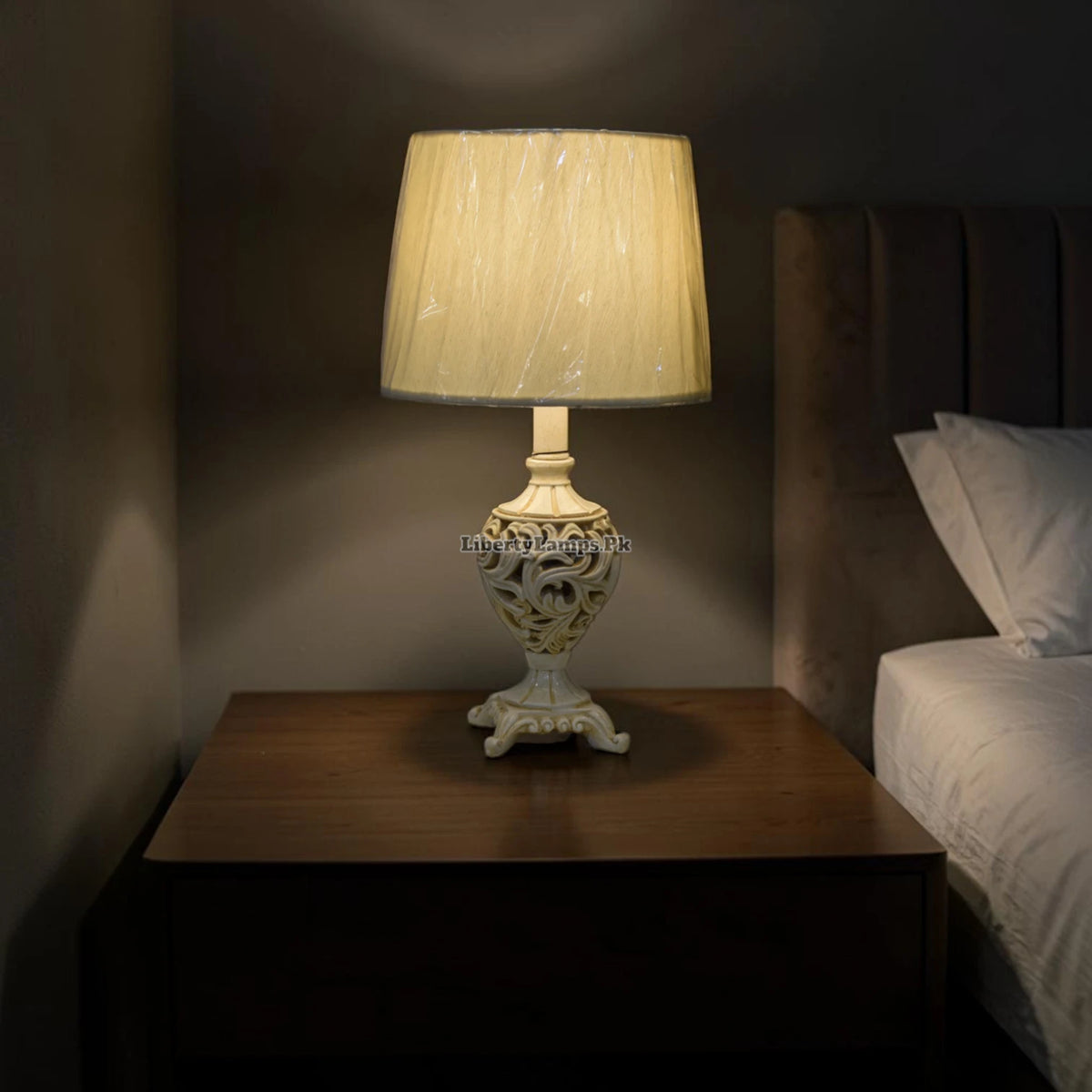 Resin Grace – Elegant Resin Table Lamp Pair