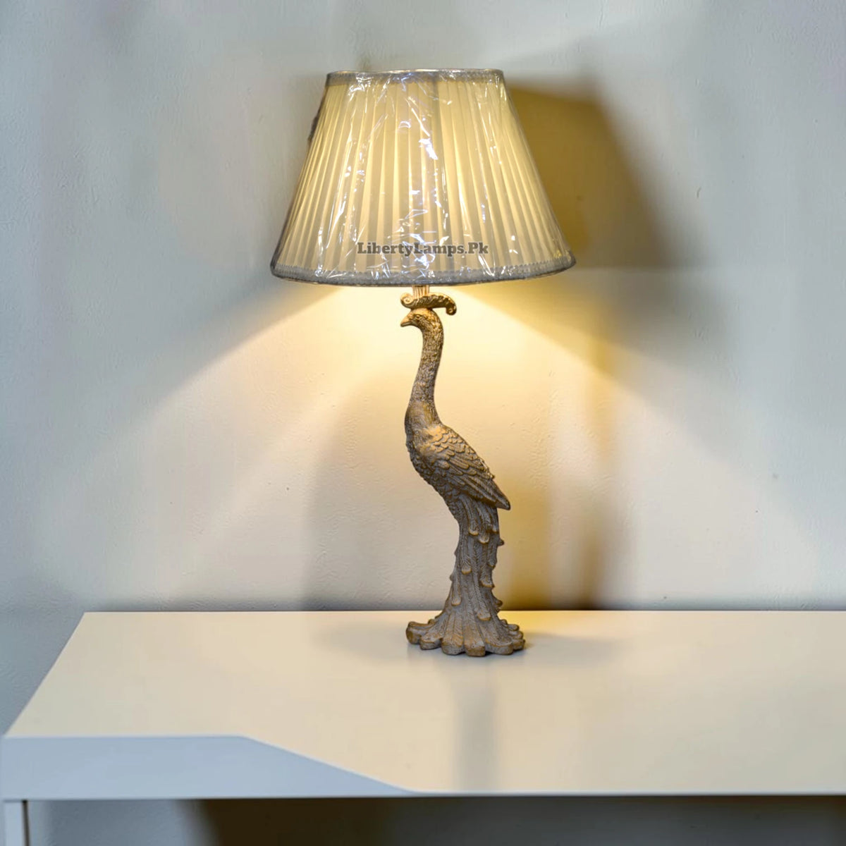 Peacock Elegance – Artistic Resin Table Lamp Pair