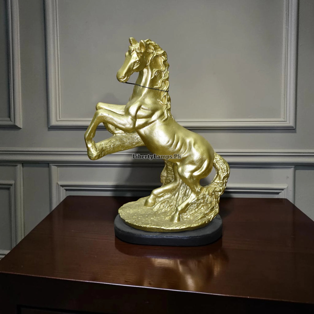Horse Prestige – Elegant Decorative Horse Figurine