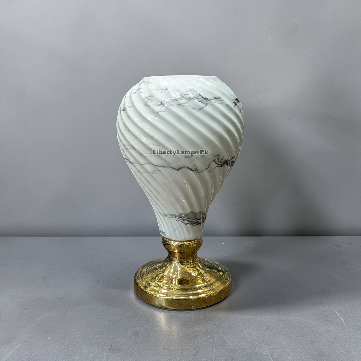 Ivory Curve™ – Ceramic Decorative Vase