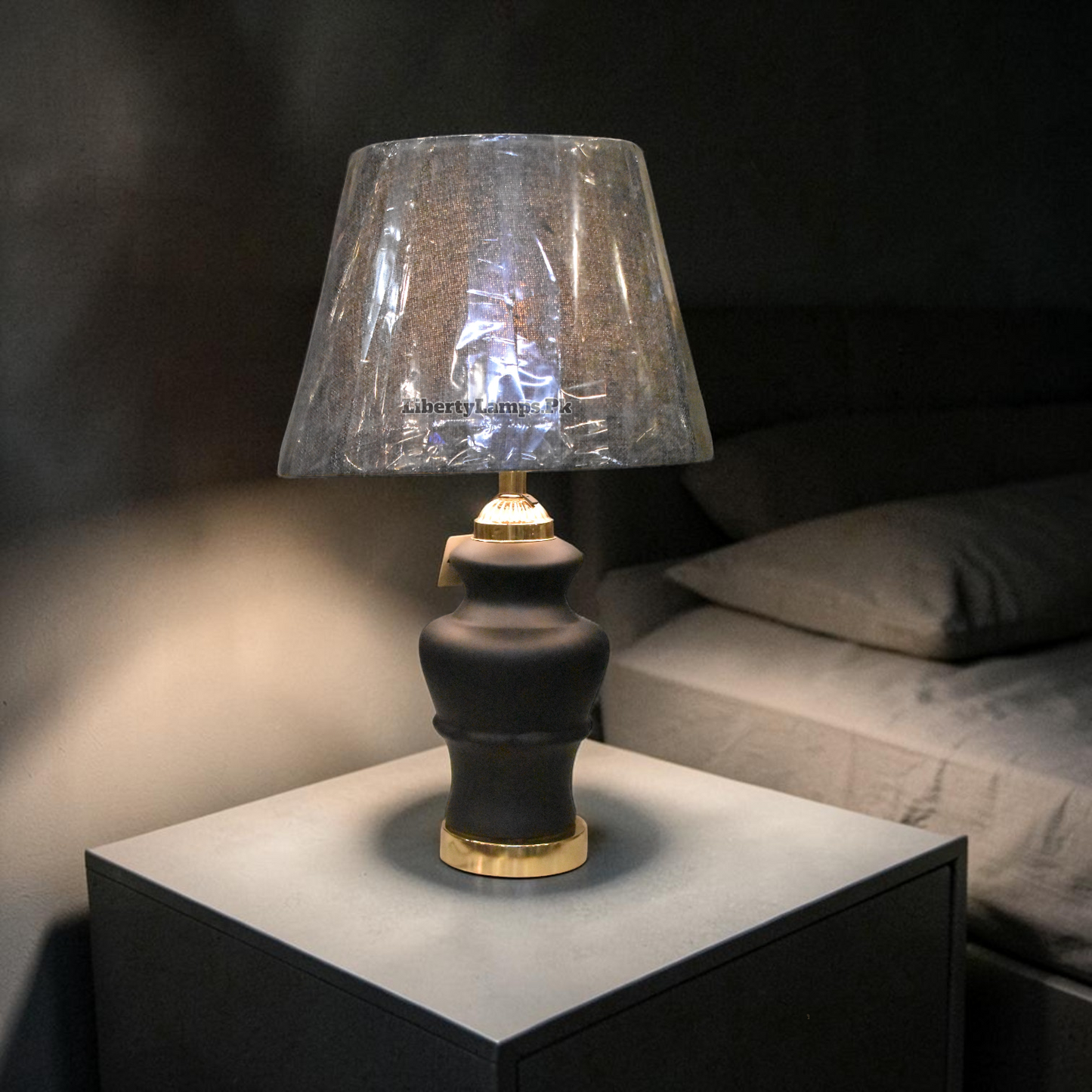 Midnight Elegance™ – Black Porcelain Lamp Pair