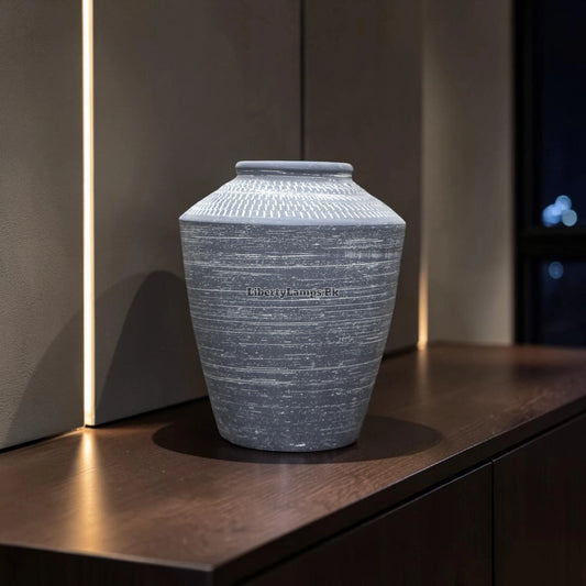Gray Sculpted Elegance – Modern Resin Vase Décor