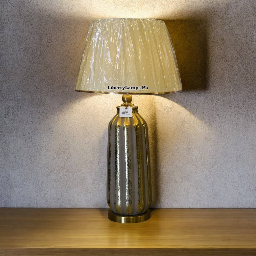 Elegant Porcelain Lamp – Timeless Craftsmanship