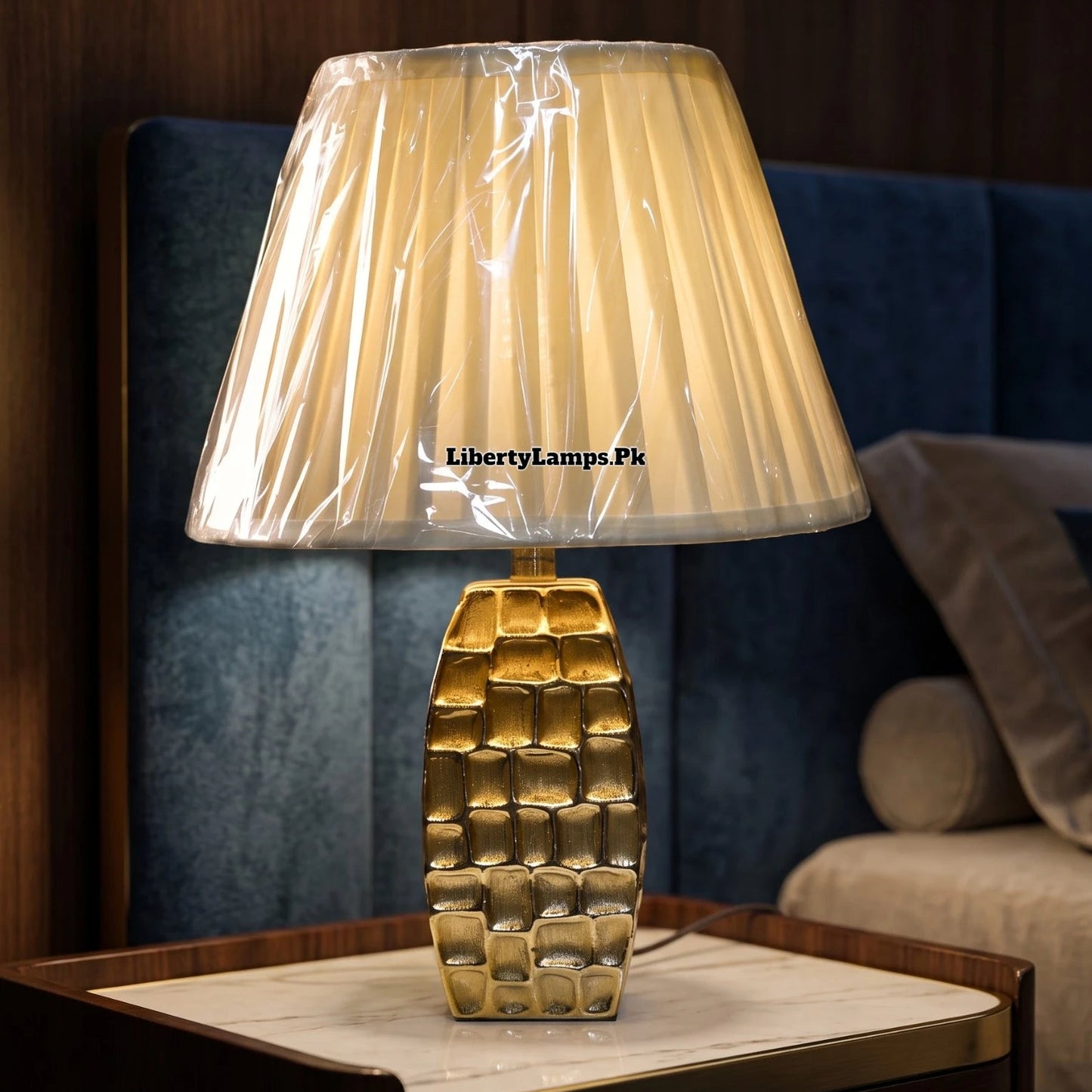 Royal Ivory™ – Porcelain Lamp – Single