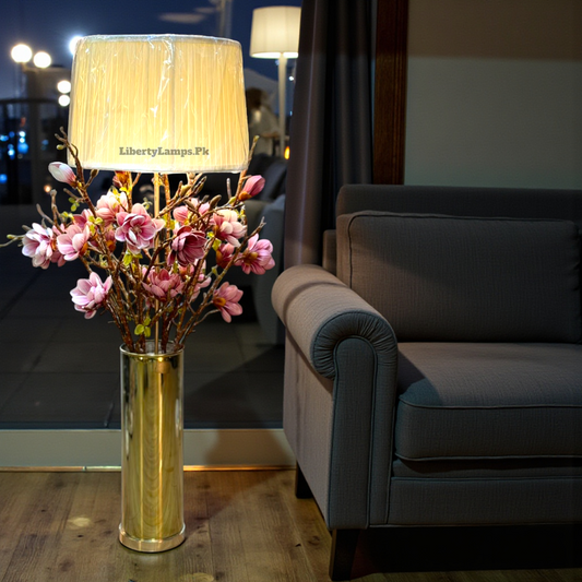 Blooming Glow – Custom Floor Lamp with Flower Arrangement