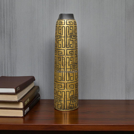 Petal Aura Medium Flower Vase Decoration Piece 🌸🏺