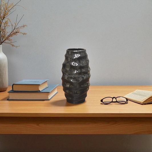 Elegant Black Vase Decoration Piece 🖤✨